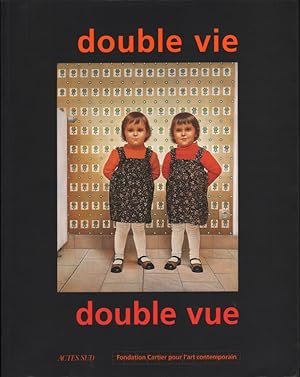 Image du vendeur pour Double vie, double vue.(Ausstellungskatalog Fondation Cartier pour l'art contemporain, Paris, 1. novembre - 29. decembre 1996, 10. janvier - 16. mars 1997] mis en vente par Roland Antiquariat UG haftungsbeschrnkt