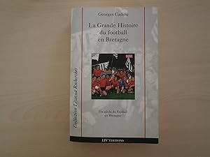 Imagen del vendedor de LA GRANDE HISTOIRE DU FOOTBALL EN BRETAGNE a la venta por Le temps retrouv