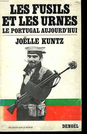 Bild des Verkufers fr LES FUSILS ET LES URNES : LE PORTUGAL AUJOURD'HUI. zum Verkauf von Le-Livre