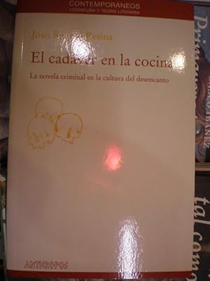 Immagine del venditore per El cadver en la cocina. La novela criminal en la cultura del desencanto venduto da Librera Antonio Azorn