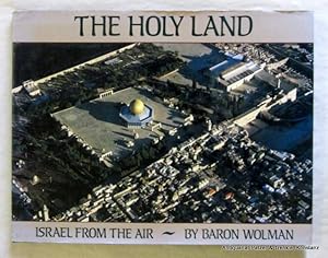 Bild des Verkufers fr Above the Holy Land. Israel from the Air. San Francisco, Chronicle Books, 1987. Quer-fol. Durchgehend mit teils ganzseitigen farbigen fotografischen Abbildungen von Wolman. 142 S., 1 Bl. Or.-Lwd. mit Schutzumschlag; dieser mit leichten Gebrauchsspuren u. tlw. etw. verblasst. (ISBN 0877014094). zum Verkauf von Jrgen Patzer