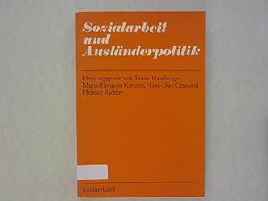 Seller image for Sozialarbeit und Auslnderpolitik. for sale by Antiquariat Bookfarm