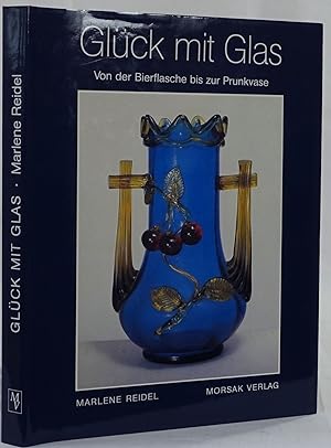 Glück mit Glas. Von der Bierflasche bis zur Prunkvase. Grafenau 1988. 4to. 233 Seiten. Mit Hunder...