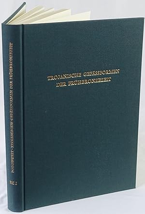 Bild des Verkufers fr Trojanische Gefformen der Frhbronzezeit in Anatolien, der gis und angrenzenden Gebieten. Ein Beitrag zur vergleichenden Stratigraphie. Mainz 1979. 4to. 249 Seiten und 33 Tafeln, sowie 27 Beilagen mit 150 Abbildungen. Orig.-Leinenband. zum Verkauf von Antiquariat Schmidt & Gnther