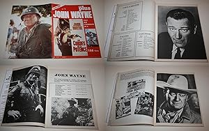 Image du vendeur pour John Wayne. [Cin Plus Hors Srie]. 156 Films. mis en vente par Bookinerie