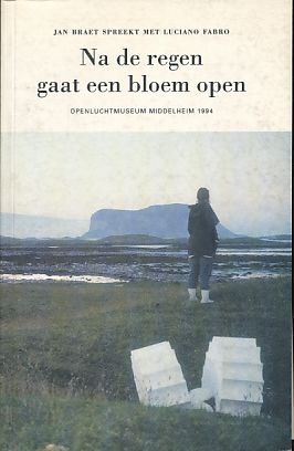 Bild des Verkufers fr Na de regen gaat een bloem open. = After the rain, a flower opens / De beeldhouwkunst een dode taal. Beschouwingen. Openluchtmuseum voor Beeldhouwkunst Middelheim, 25.9.-30.10.1994. zum Verkauf von Fundus-Online GbR Borkert Schwarz Zerfa