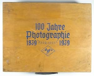 Imagen del vendedor de Hundert Jahre Photographie und die Agfa (Schmalfilm) a la venta por ERIC CHAIM KLINE, BOOKSELLER (ABAA ILAB)