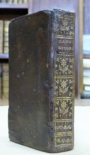 Seller image for Le Gographe, Manuel contenant la Description de tous les Pas du Monde, leurs qualites, leur climat, le caractere de leurs habitans, leurs Villes Capitales, avec leurs distances de Paris, & des Routes qui y menent, tant par terre que par mer. for sale by Librairie Ancienne Dornier