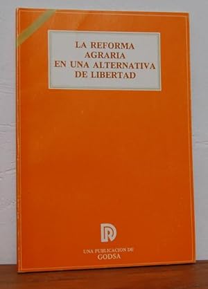 Imagen del vendedor de LA REFORMA AGRARIA EN UNA ALTERNATIVA DE LIBERTAD a la venta por EL RINCN ESCRITO