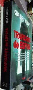 Seller image for Traficante de espias for sale by Librera La Candela