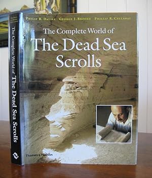 Immagine del venditore per The Complete World of the Dead Sea Scrolls venduto da Global Village Books