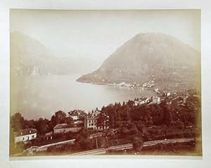 Bild des Verkufers fr Lago di Lugano Veduta della Citt e del Lago col Monte S. Salvatore zum Verkauf von Sergio Trippini