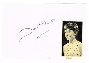 Bild des Verkufers fr Albumblatt mit eigenh. Namenszug (Dorthe") und montiertem Portrait (Zeitungsausschnitt). zum Verkauf von Kotte Autographs GmbH