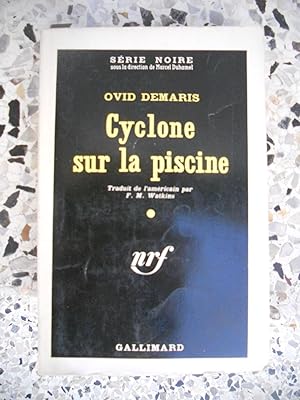 Seller image for Cyclone sur la piscine for sale by Frederic Delbos