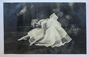 [Photo 1923, ballet] Foto van balletmeisje met verso "Zum Andenken an Beatrice Tobias, 8 April (1...