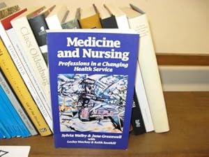 Bild des Verkufers fr Medicine and Nursing: Professions in a Changing Health Service zum Verkauf von PsychoBabel & Skoob Books