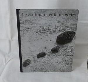 Les animaux et leurs petits, Terra Magica, Paris, Fernand Hazan, 1965. 64 illustrations photo. no...