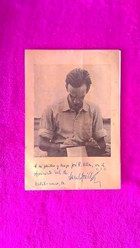 Imagen del vendedor de FOTOGRAFIA FIRMADA Y DEDICADA POR CAMILO JOSE CELA A JOSE RAMON VILLAR CHAO a la venta por Libreria Anticuaria Marc & Antiques