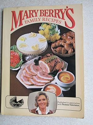 Bild des Verkufers fr Mary Berry's Family Recipes zum Verkauf von Buybyebooks