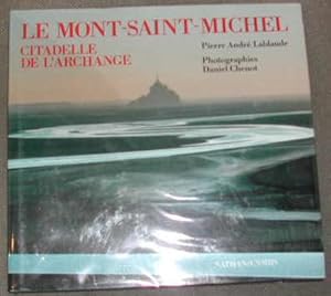 Imagen del vendedor de Le Mont Saint-Michel, citadelle de l'archange. a la venta por alphabets