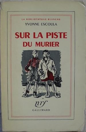 Seller image for Sur la piste du murier. for sale by Librairie les mains dans les poches