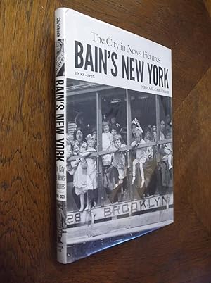 Imagen del vendedor de Bain's New York: The City in News Pictures 1900-1925 (New York City) a la venta por Barker Books & Vintage