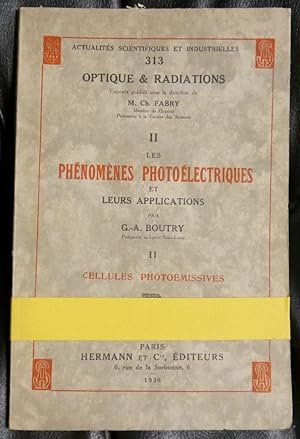 Seller image for Les Phenomenes Photoelectriques et Leurs Applications for sale by GuthrieBooks