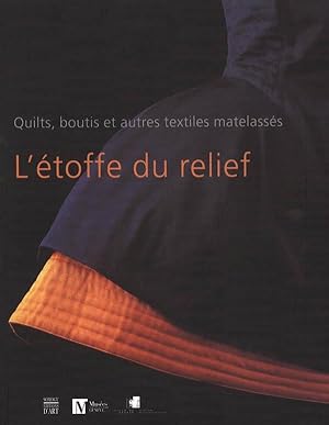 Image du vendeur pour L'toffe du relief Quilts, boutis et autres textiles matelasss mis en vente par Libreria della Spada online
