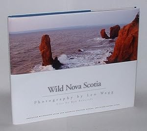 Bild des Verkufers fr Wild Nova Scotia: Photography by Len Wagg zum Verkauf von Renaissance Books, ANZAAB / ILAB