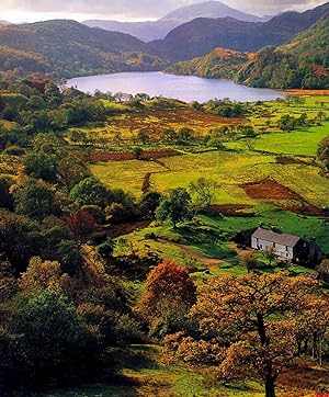 Image du vendeur pour Landscape Wales = Tirlun Cymru [Anglesey -- Northern Snowdonia -- Llyn Peninsula -- Conway Valley -- Vale of Clwyd -- Llangollen and the Dee -- Lakes and waterfalls -- Southern Snowdonia -- Roling uplands -- Cardigan Bay -- Brecon Beacons -- Historic borderlands -- Black Mountains -- The Valleys -- Teifi Valley and Pembrokeshire -- Pembrokeshire coast -- Carmarthenshire -- Gower -- Vale of Glamorgan -- Severn, Wye and Usk -- Geology of Wales -- Index -- Map -- Facts and figures -- Photographers] mis en vente par Joseph Valles - Books