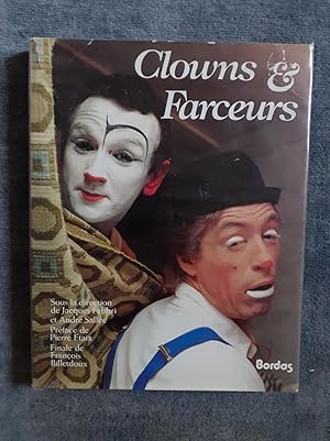 Imagen del vendedor de CLOWNS ET FARCEURS Sous la direction de Jacques FABBRI et Andr SALLE; avec la participation de Raymond DEVOS, Dario FO, Dominique JANDO, Jrme MEDRANO, PIPO Jr. etc. prface de Pierre ETAIX; finale de Franois BILLETDOUX. a la venta por Librairie Sainte-Marie