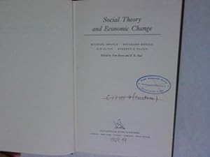 Immagine del venditore per Social Theory and Economic Change. venduto da Antiquariat Bookfarm