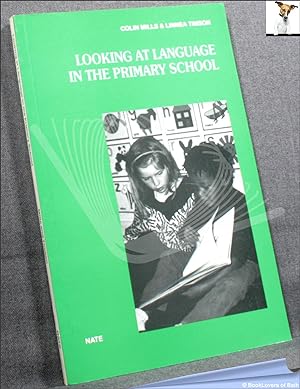 Immagine del venditore per Looking at Language in the Primary School venduto da BookLovers of Bath
