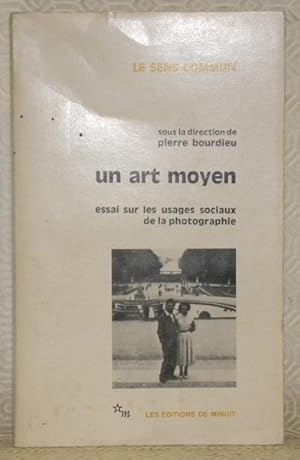 Imagen del vendedor de Un art moyen. Essai sur les usages sociaux de la photographie. Deuxime dition. Le sens commun. a la venta por Bouquinerie du Varis