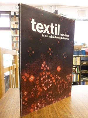 Textiltechniken in verschiedenen Kulturen, eine Ausstellung an der Gesamthochschule Kassel, Foyer...