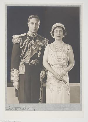 Superb Official Portrait Photo by Dorothy Wilding (1895-1952, King of England) & ELIZABETH (1900-...