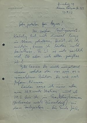 Immagine del venditore per Schriftwechsel zwischen Werner Hinz (Schauspieler) und dem Antiquariat Carl Wegner, Berlin. 1 eigenhndiger Brief und 1 eigenhndig beschriebene Portrt-Postkarte ' Ehmi Bessel ' (Gattin von Hinz) von Werner Hinz und Antwortschreiben des Antiquariats, Bcherbestellung aus einem Katalog betreffend / Original-Fotografie ( Werner Hinz als ' Nathan der Weise ' mit rckseitiger Widmung und Signatur vorn. venduto da Antiquariat Carl Wegner