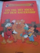 Immagine del venditore per Ein Tag mit Micky auf dem Bauernhof Walt Disney lustige Reimparade venduto da Alte Bcherwelt