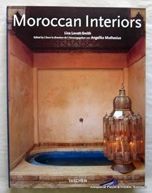 Image du vendeur pour Moroccan Interiors - Intrieurs marocains. Herausgegeben von Angelika Muthesius. Kln, Taschen, 2004. 4to. Mit zahlreichen, meist farbigen u. ganzseitigen fotografischen Abbildungen. 319 S. Or.-Pp. (ISBN 822834785). mis en vente par Jrgen Patzer