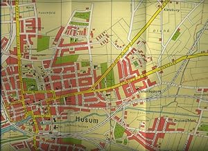 Imagen del vendedor de Alfed Burkhardt Verlag. Mehrfarbiger Stadtplan von Husum / auf er Rckseite eine bersichtkarte zum Schleswiger Land. um 1950. Mit dem Beiheft 36 S. Format: ca. 54 x 40 cm. Gefaltet 21 x 12 cm. Mastab 1: 25 000. a la venta por Umbras Kuriosittenkabinett