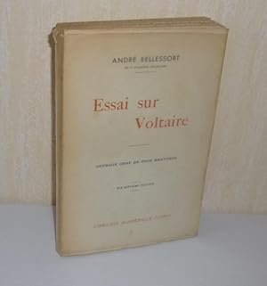 Imagen del vendedor de Essai sur Voltaire. Ouvrage orn de onze gravures. Cours profess  la socit des confrences. 17e dition. Paris. Librairie Acadmique Perrin. 1950. a la venta por Mesnard - Comptoir du Livre Ancien