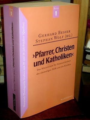 Image du vendeur pour Pfarrer, Christen und Katholiken" Das Ministerium fr Staatssicherheit der ehemaligen DDR und die Kirchen. (= Historisch-theologische Studien zum 19. und 20. Jahrhundert (Quellen), Band 1). mis en vente par Altstadt-Antiquariat Nowicki-Hecht UG