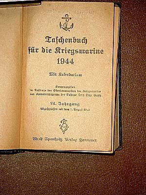 Taschenbuch für die Kriegsmarine 1944. Mit Kalendarium. 24. Jahrgang, abgeschlossen mit dem 1. Au...