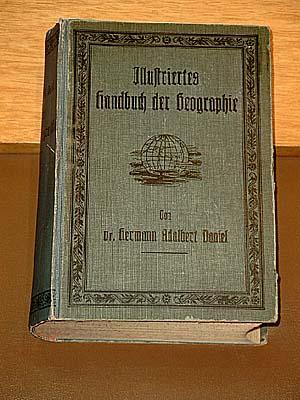 Seller image for Illustriertes kleines Handbuch der Geographie. Band 1-2 in einem Band ( so vollstndig ). for sale by Antiquariat Friederichsen