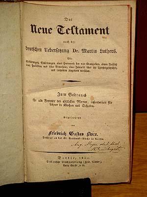 Bild des Verkufers fr Das Neue Testament nach der deutschen bersetzung Dr. Martin Luthers. Mit Erklrungen, Einleitungen, einer Harmonie der vier Evangelien, einem Aufsatz ber Palstina und seine Bewohner, einer Zeittafel ber die Apostelgeschichte und mehreren Registern. zum Verkauf von Antiquariat Friederichsen