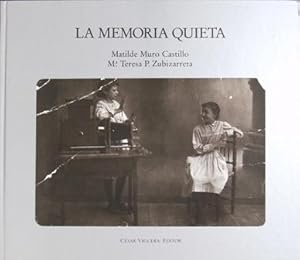 Imagen del vendedor de La memoria quieta. La fotografa en Trujillo hasta 1936. Prlogo de Carmen Ortueta de Salas. a la venta por Librera y Editorial Renacimiento, S.A.