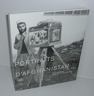 Bild des Verkufers fr Portraits d'Afghanistan. Paris. Adam Biro. 2002. zum Verkauf von Mesnard - Comptoir du Livre Ancien