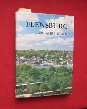 Seller image for Flensburg in der Gegenwart. - Eine Festschrift. Schriften der Flensburger Stadtgeschichte, Nr. 36. Flensburg - 700 Jahre Stadt : Band 2. for sale by Versandantiquariat buch-im-speicher