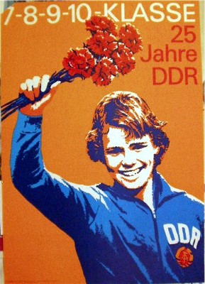 7-8-9-10-Klasse. 25 Jahre DDR. Farbiges Bildplakat. Hrsg. vom ZK der SED, Abt. Agitation. Gestalt...