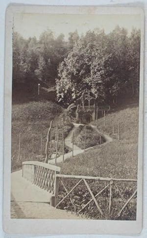 Mineralquelle in Kirchberg. Originalfotografie, Albumin auf Karton. Auf der Rückseite typografisc...